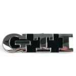 Emblema persiana ''GTI'' para MK5 código: 1K6 853 679 D FXC