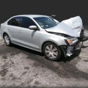 VW JETTA 2011 PLATEADO 2.5 TIPTRONIC