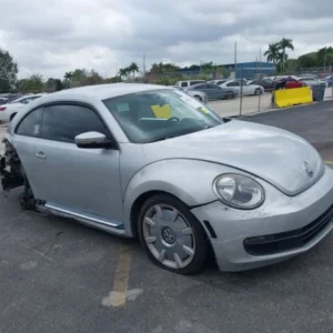 VW BEETLE 2012 PLATEADA 2.5 TIPTRONIC