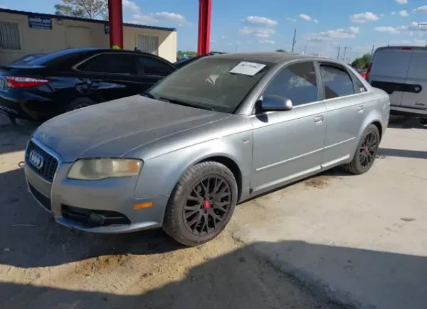 AUDI A4 2008 GRIS 2.0 FSI MECANICO